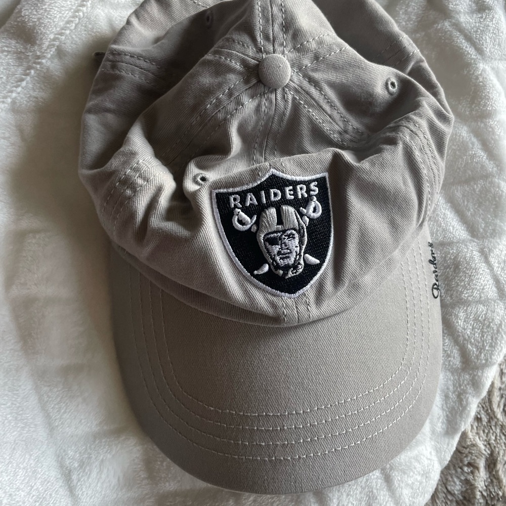 Grey raiders hat